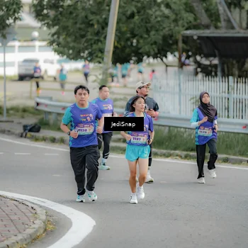Runner Photo 8328131