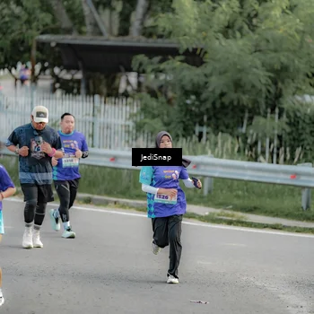 Runner Photo 8328135