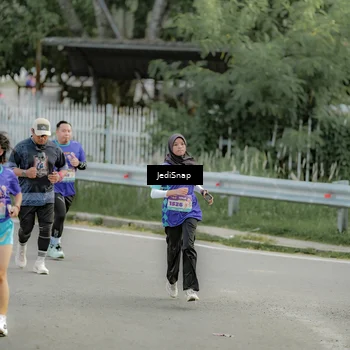 Runner Photo 8328144