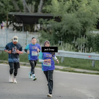 Runner Photo 8328149