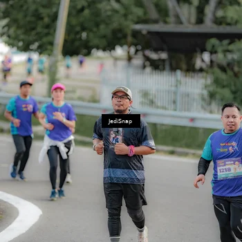 Runner Photo 8328169
