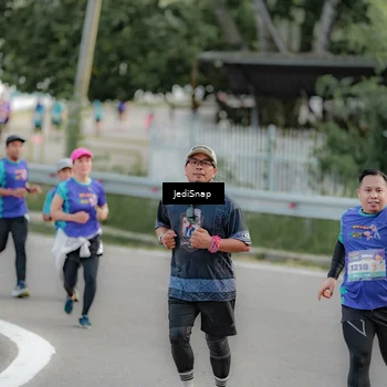 Runner Photo 8328170