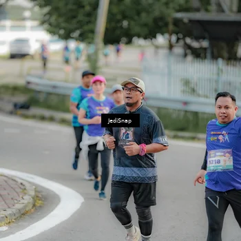 Runner Photo 8328177
