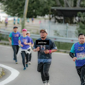 Runner Photo 8328180