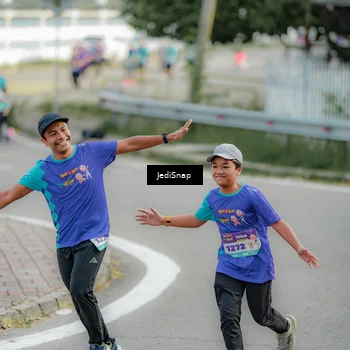 Runner Photo 8328684