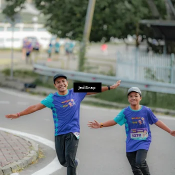 Runner Photo 8328686