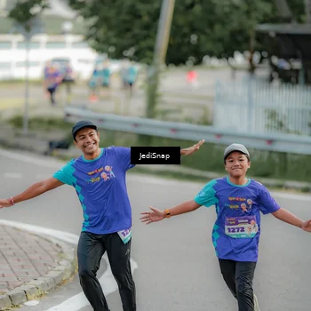 Runner Photo 8328699