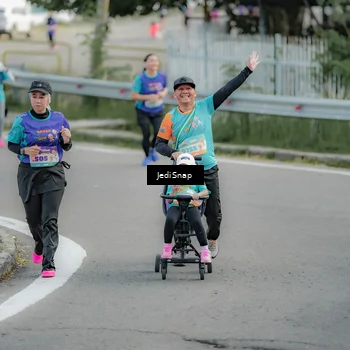 Runner Photo 8328701