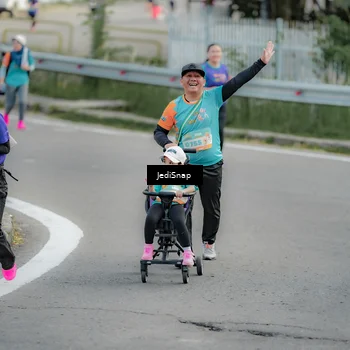 Runner Photo 8328713