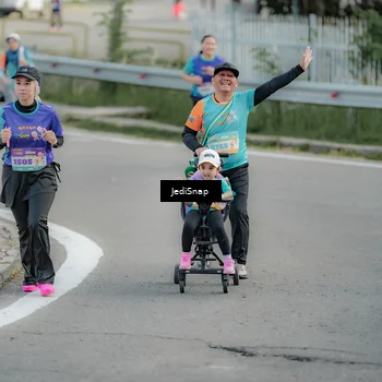 Runner Photo 8328726