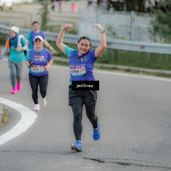 Runner Photo 8328745
