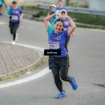 Runner Photo 8328754