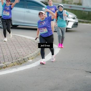 Runner Photo 8328763
