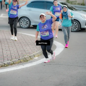 Runner Photo 8328764