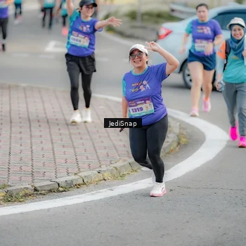Runner Photo 8328768