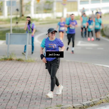 Runner Photo 8328789