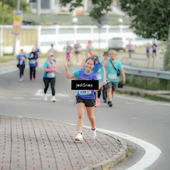 Runner Photo 8328832