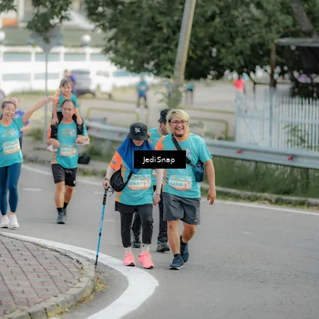 Runner Photo 8328876