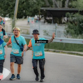 Runner Photo 8328892