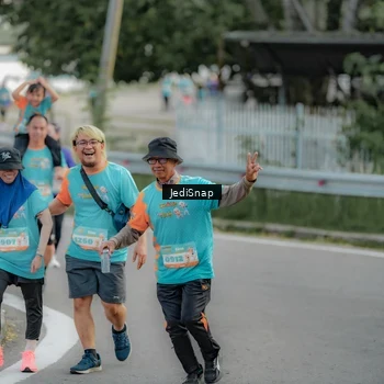 Runner Photo 8328893