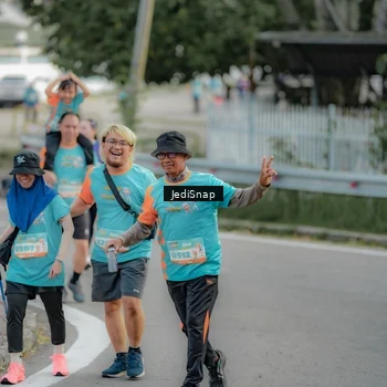 Runner Photo 8328900