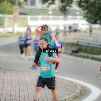 Runner Photo 8328937