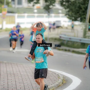 Runner Photo 8328938