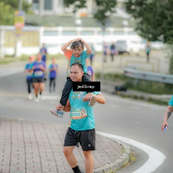 Runner Photo 8328991
