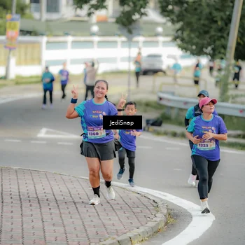 Runner Photo 8328992