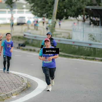 Runner Photo 8328993