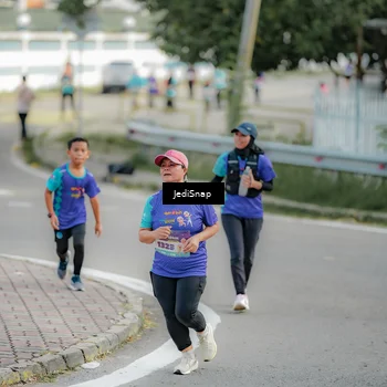 Runner Photo 8329008
