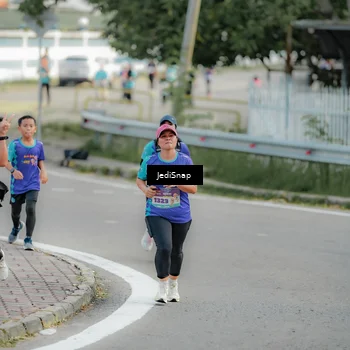 Runner Photo 8329011