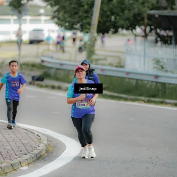 Runner Photo 8329036