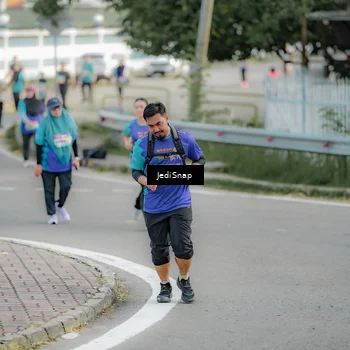 Runner Photo 8329053