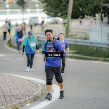 Runner Photo 8329059