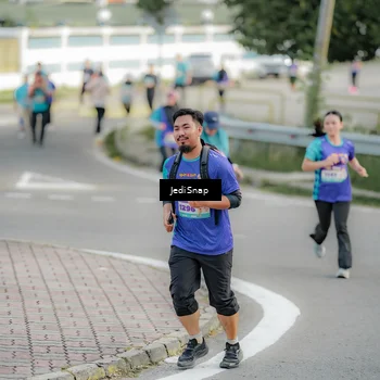 Runner Photo 8329074