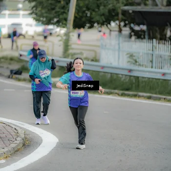 Runner Photo 8329084