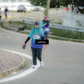 Runner Photo 8329115