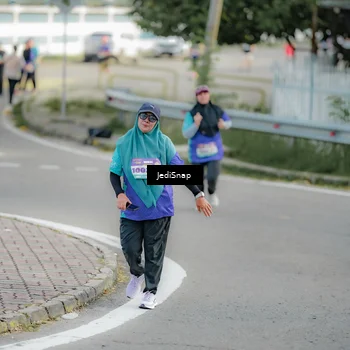 Runner Photo 8329118