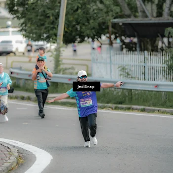 Runner Photo 8329173
