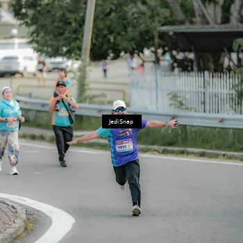 Runner Photo 8329174