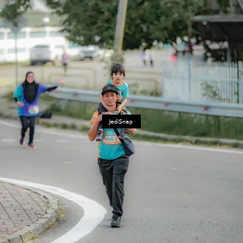 Runner Photo 8329232