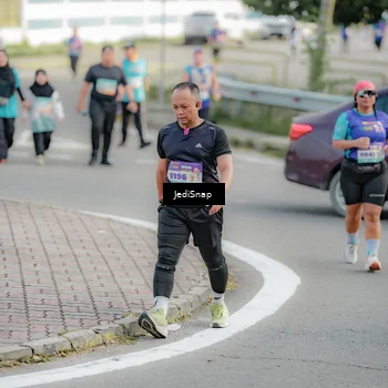 Runner Photo 8329257