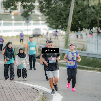 Runner Photo 8329302