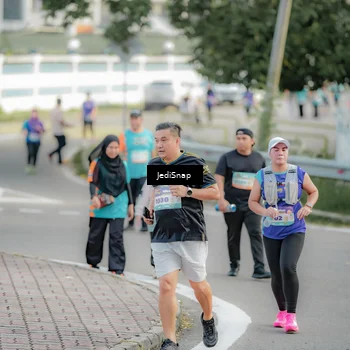 Runner Photo 8329314