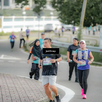 Runner Photo 8329316