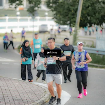 Runner Photo 8329320