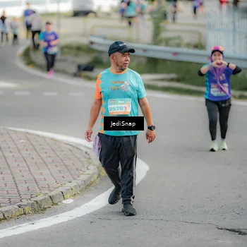 Runner Photo 8329400