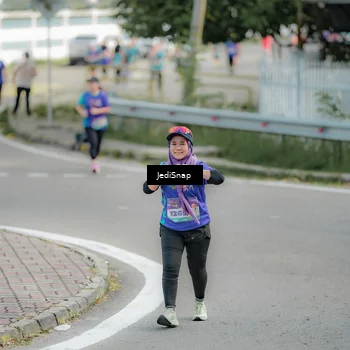 Runner Photo 8329428