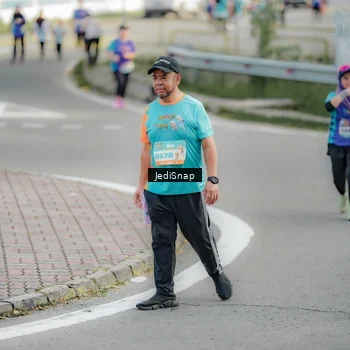 Runner Photo 8329429